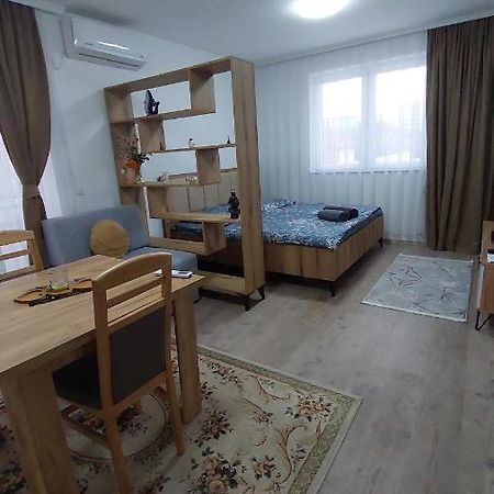 White Apartments Kosovo Polje Eksteriør billede