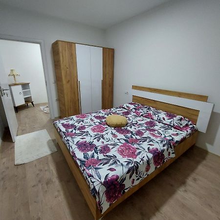 White Apartments Kosovo Polje Eksteriør billede