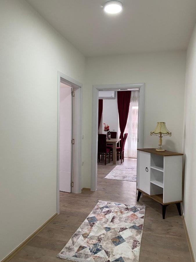 White Apartments Kosovo Polje Eksteriør billede