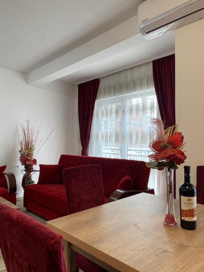 White Apartments Kosovo Polje Eksteriør billede