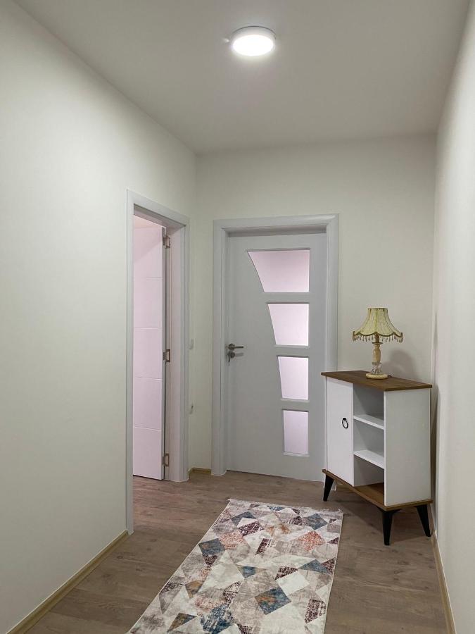 White Apartments Kosovo Polje Eksteriør billede