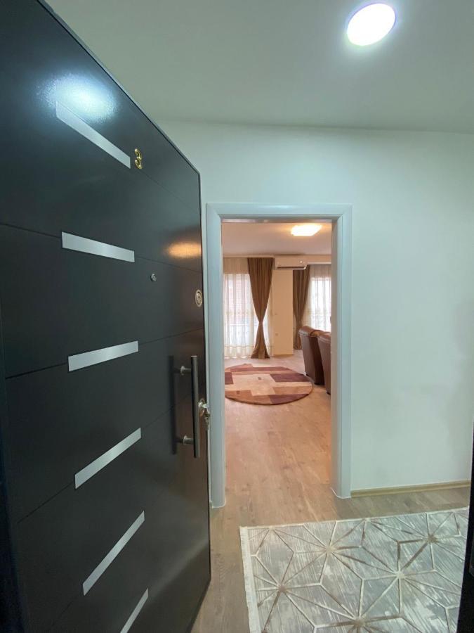 White Apartments Kosovo Polje Eksteriør billede