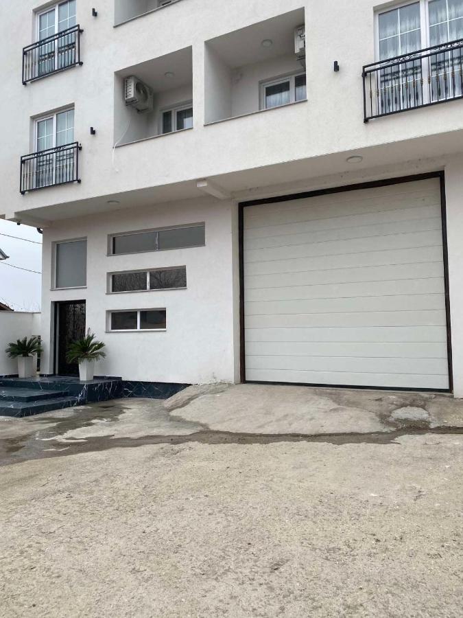 White Apartments Kosovo Polje Eksteriør billede