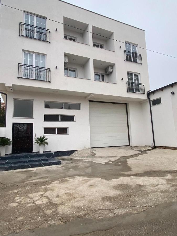 White Apartments Kosovo Polje Eksteriør billede