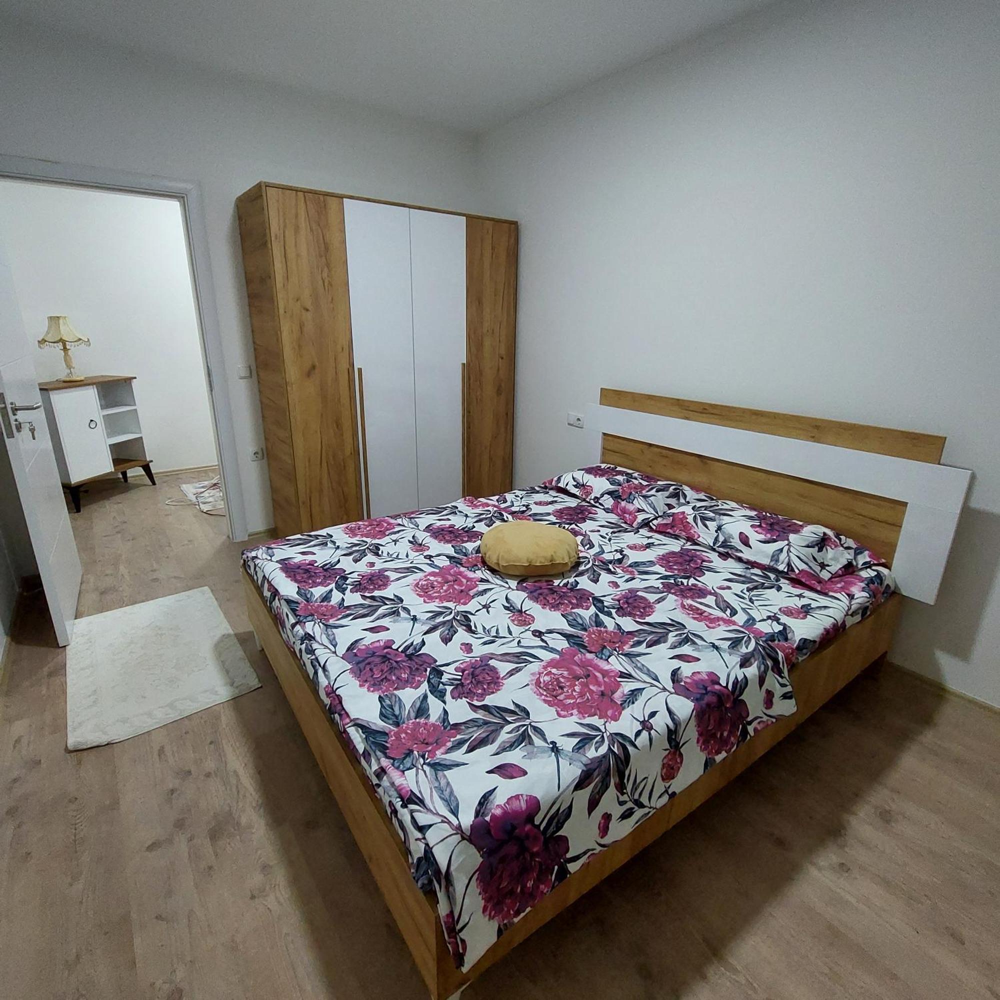 White Apartments Kosovo Polje Eksteriør billede